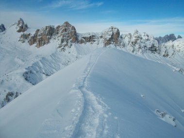 Il tribunale di Belluno conferma: su terreno innevato solo le Guide Alpine